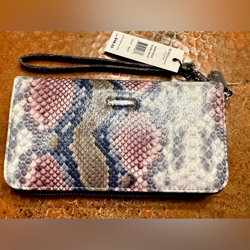 BCBG  “ALISON” Wallet